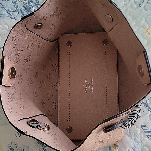 Sold Louis vuitton Monogram PM Pink Mahina Hina Crossbody - Picture 2 of 16